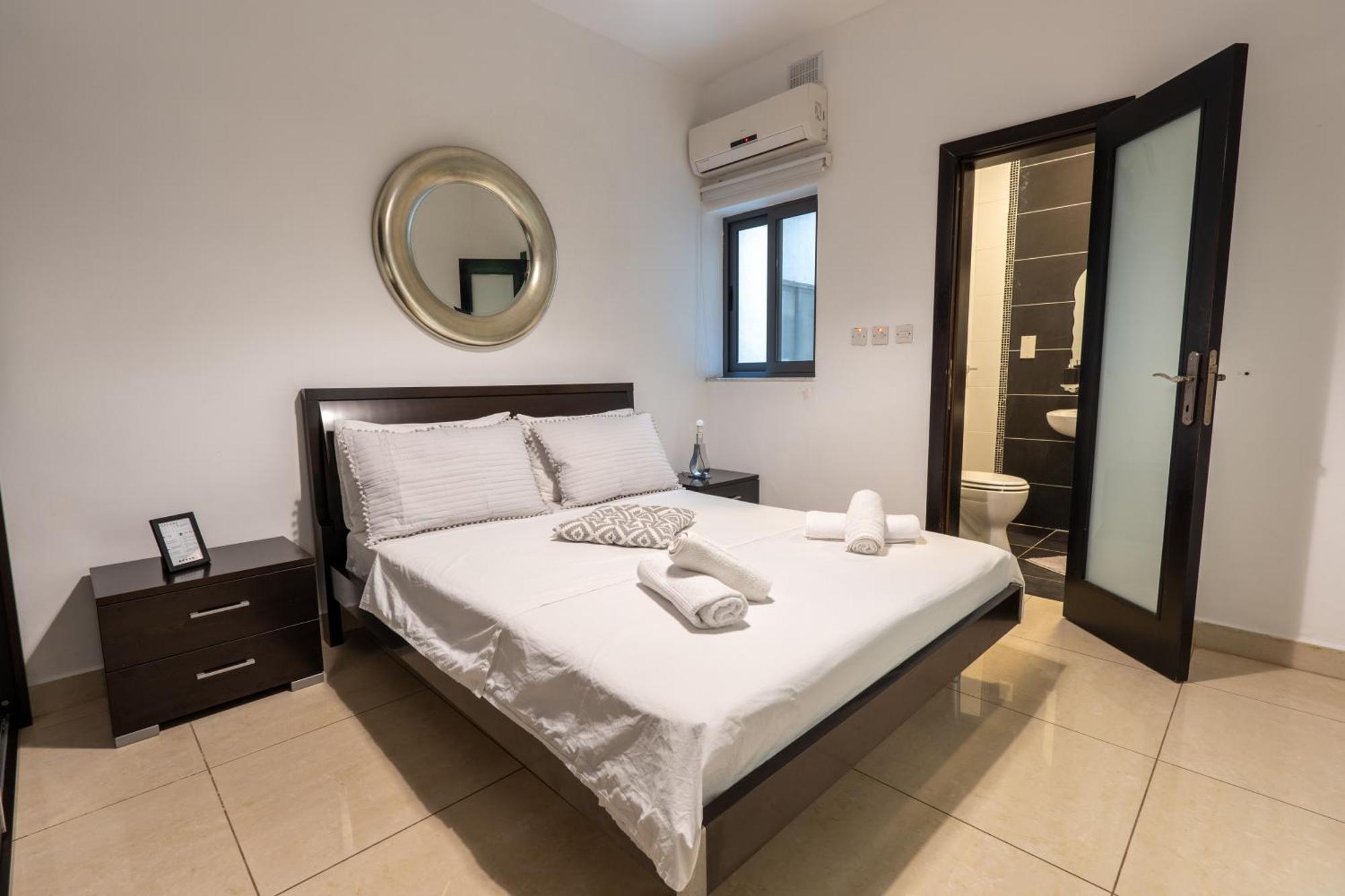 And Spacious Flat In Apartment *