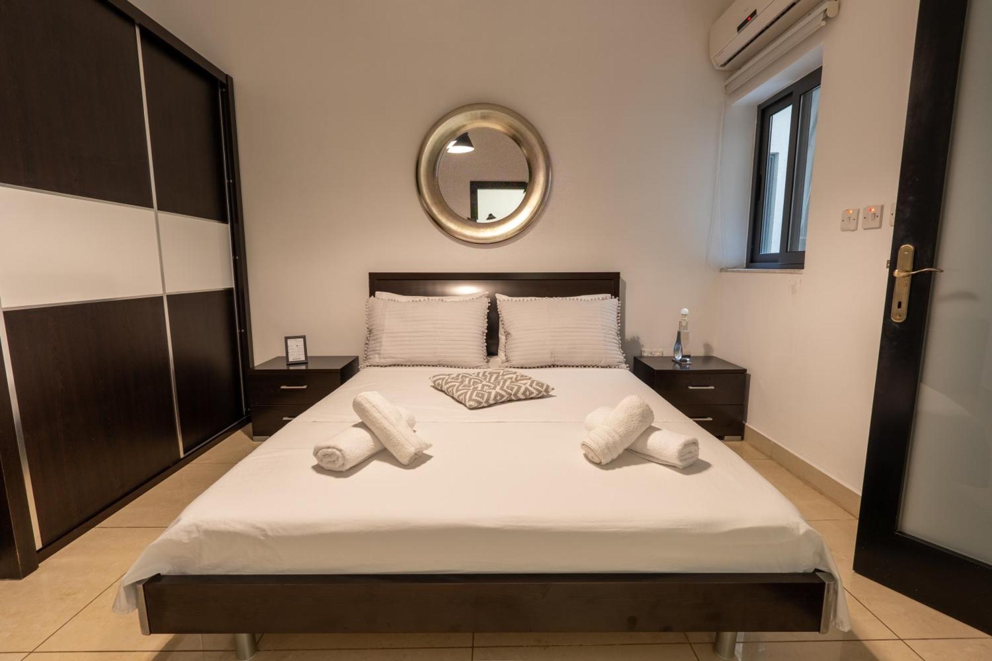 Apartment And Spacious Flat In *