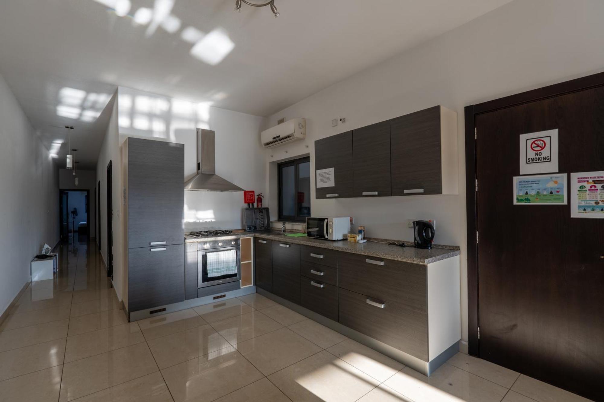 And Spacious Flat In Apartment Gzira